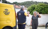 Las carteras y carteros rurales de Correos en la Regi�n de Murcia proporcionan otros servicios a domicilio