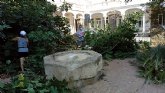 La ADLE, a través de los alumnos de ISOL, arregla los jardines del edificio de La Milagrosa