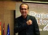 Pepe de Luca, emocionado al recibir el Castillete de Oro 'de un lugar donde el cante se honra con alma y con verdad'