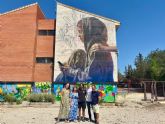 Un mural de 190 metros cuadrados en el IES Jos� Planes concienciar� al alumnado contra el acoso escolar y el abuso de las redes sociales