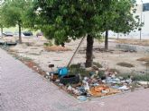 El PCE en Alcantarilla denuncia la suciedad y el abandono del entorno del Centro de Salud 'Alcantarilla-Sangonera'
