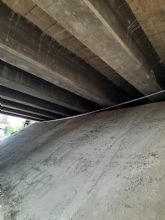 'A la vez que PP postureaba disimulando que no han hecho nada durante las vacaciones esta mañana se proceda a limpiar y despejar la zona debajo del puente de San Diego'