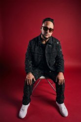 Reymusik enciende la escena musical con su nuevo sencillo 'El Tiquitiquita'