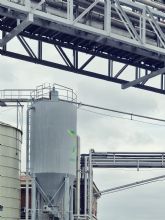Estrella de Levante reutiliza 30.000 toneladas de sobrante de malta y arroz para alimentacin animal