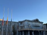 Banderas a media asta en la Asamblea Regional en señal de duelo por los fallecidos en el incendio en una discoteca de Murcia