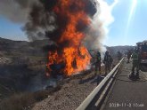 Se incendia un camión tras un accidente de tráfico en Molina de Segura