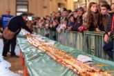 El mircoles se distribuirn 4.000 raciones de roscn gigante de reyes en la plaza del Ayuntamiento de Cartagena