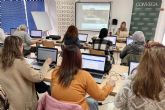 Convega pone en marcha un programa de formación digital para mujeres con el fin de reducir la brecha de género en la Vega Baja