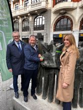 Salud apoya la campaña 'Brazalete de la Esperanza' de la Asociación Española contra el Cáncer para concienciar sobre la supervivencia de esta enfermedad