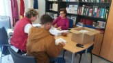 Empleados p�blicos trabajan en la confecci�n de las notificaciones a los seleccionados en el sorteo de las mesas electorales de los comicios del 28-A