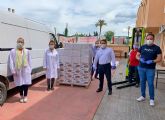 Jess Abandonado, Critas y Cruz Roja reciben la donacin de unos 700 kilos de productos MasTrigo