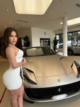 Michi Marn se compr un Ferrari con las ganancias de su Onlyfans