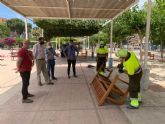 El Ayuntamiento de Murcia ampla las zonas estanciales de plazas, parques y jardines con nuevo mobiliario urbano