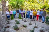 Mayores y jvenes celebran el Da del Medio Ambiente con la plantacin de especies autctonas en el Jardn de la Milagrosa
