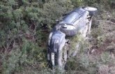 Tres heridos al volcar su vehculo en la carretera de subida a La Santa