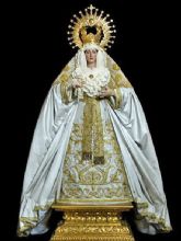 La Esperanza, luz y consuelo de sus hijos, se presenta con su singular elegancia en Alcal� del R�o