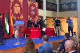 Bomberos de Cartagena reciben el reconocimiento del Ayuntamiento de Roquetas de Mar