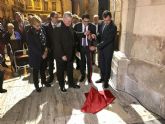 Murcia reconoce la figura de Jaime Bort con una placa conmemorativa junto al imafronte de la Catedral