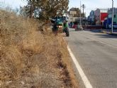 El Ayuntamiento desarrolla trabajos de desbroce en casi cien kilmetros de caminos rurales asfaltados