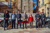 Gran exhibición de medios de Cruz Roja, Protección Civil y Policía Local en la Plaza del Ayuntamiento por el Día Internacional del Voluntariado