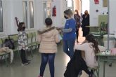 La escuela navideña municipal favorece la conciliación de decenas de familias pinatarenses
