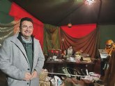 El alcalde visita el campamento de los Reyes Magos en Catafrente