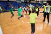 Jugando al Atletismo pone a correr a cerca de trescientos alevines