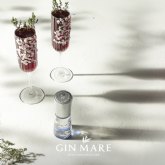 Un baño relajante y un cóctel de lo más sugerente unidos en un pack especial de Gin Mare por San Valentín