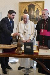 Lpez Miras traslada al Papa Francisco su 'compromiso con la familia y la defensa de la vida' y le invita al Año Jubilar 2024 de Caravaca