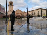 Brigadas de bomberos forestales y agentes medioambientales de la Comunidad Autnoma realizan trabajos de limpieza y desinfeccin en lugares estratgicos de Totana y El Paretn