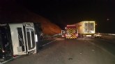 Servicios de emergencias han acudido esta madrugada a atender la colisin de dos camiones en la autova A-7