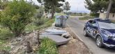 La Policía Local de Lorca identifica a una persona que se encontraba arrojando enseres y deshechos en la vía pública junto unos contenedores de basura en la carretera de Águilas