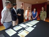 La Comunidad entrega documentos hist�ricos recuperados al Ayuntamiento y a la parroquia de San Pedro de Alcantarilla