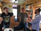 El Bibliobús inicia temporada en Santiago de la Ribera donde volverá cada martes de julio y agosto