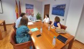 La alcaldesa, Mar�a C�novas, se re�ne con el consejero de Salud
