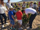 Bodegas Luzn celebra las VII Jornadas 'Vendimia Abierta' con novedades como un taller de pintura con tinta de vino monastrell