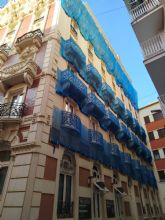 El PCAN pide al Ayuntamiento que incentive la restauracin del Gran Hotel y la Casa Cervantes que tienen lonas en sus balcones