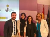Una joven murciana de origen marroqu recibe el Premio Nacional de Juventud de Comunicacin intercultural