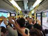 Los universitarios exigen mejorar el transporte público y acabar con las aglomeraciones