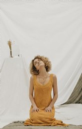 rase una vez. comienza la historia. Amparo presenta 