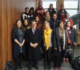 El delegado del Gobierno recibe a 17 estudiantes del programa 'Todos somos Campus' de la Universidad de Murcia