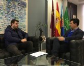 El alcalde recibe al joven cocinero de San Javier , Rubn Escudero, hombre de confianza del prestigioso chef peruano Gastn Acurio