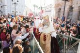 Miles de niños se entusiaman con la llegada de los Reyes Magos a Cartagena