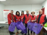 Voluntarios de Cruz Roja Totana reparten juguetes de Reyes a familias en situaci�n de vulnerabilidad