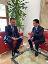 El consejero de Presidencia recibe al cónsul de Ecuador