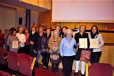 La Asociación de Amas de Casa de Cartagena entregó ayer a tres profesionales de la enseñanza sus IX premios 