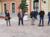 Concentracin frente al ayuntamiento de Murcia para denunciar la precariedad laboral en la empresa Mercamurcia