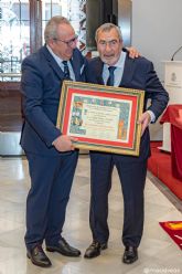 Jos Lpez Garca recibe el ttulo de Procesionista del Ano 2025 en un acto cargado de emocin y reconocimiento en el Palacio Consistorial