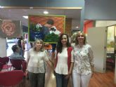9 asociaciones y centros de la mujer participan en el XIII Concurso de pintura Flores y Libros