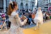 El evento cultural Moda a la española congrego a 200 personas frente al Palacio Consistorial